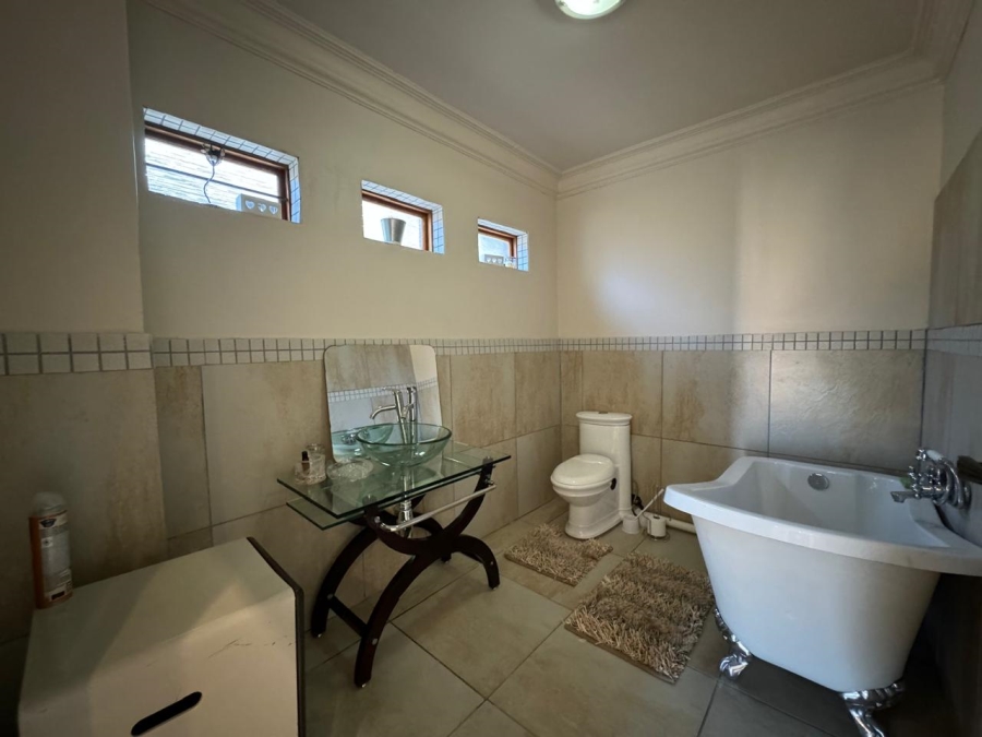 5 Bedroom Property for Sale in Birdwood Estate North West